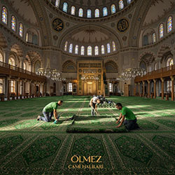Geleneksel desenli cami halısı